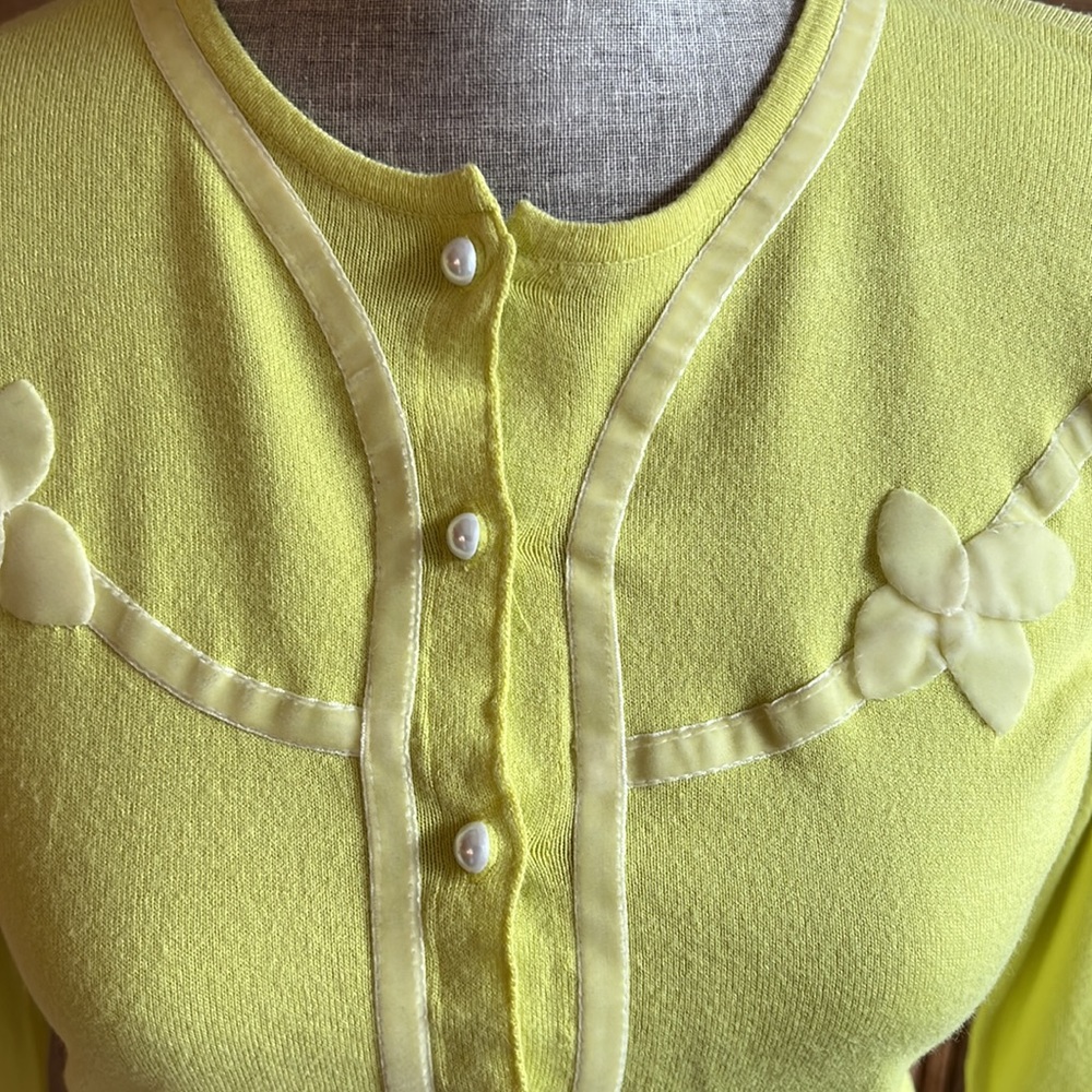 Dillard’s Intuitions Vintage Sweater, Size S, Velvet Trim, Faux Pearl Buttons - Picture 6 of 11